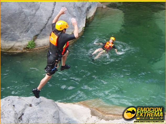 CAÑON DE MATACANES TE ESPERAN 2 RAPELES EN CASCADAS, MULTIPLES SALTOS AL AGUA, TOBOGANES NATURALES Y HASTA RIOS SUBTERRANEOS QUE TENDRAS QUE CRUZAR, VIVE ESTA AVENTURA.